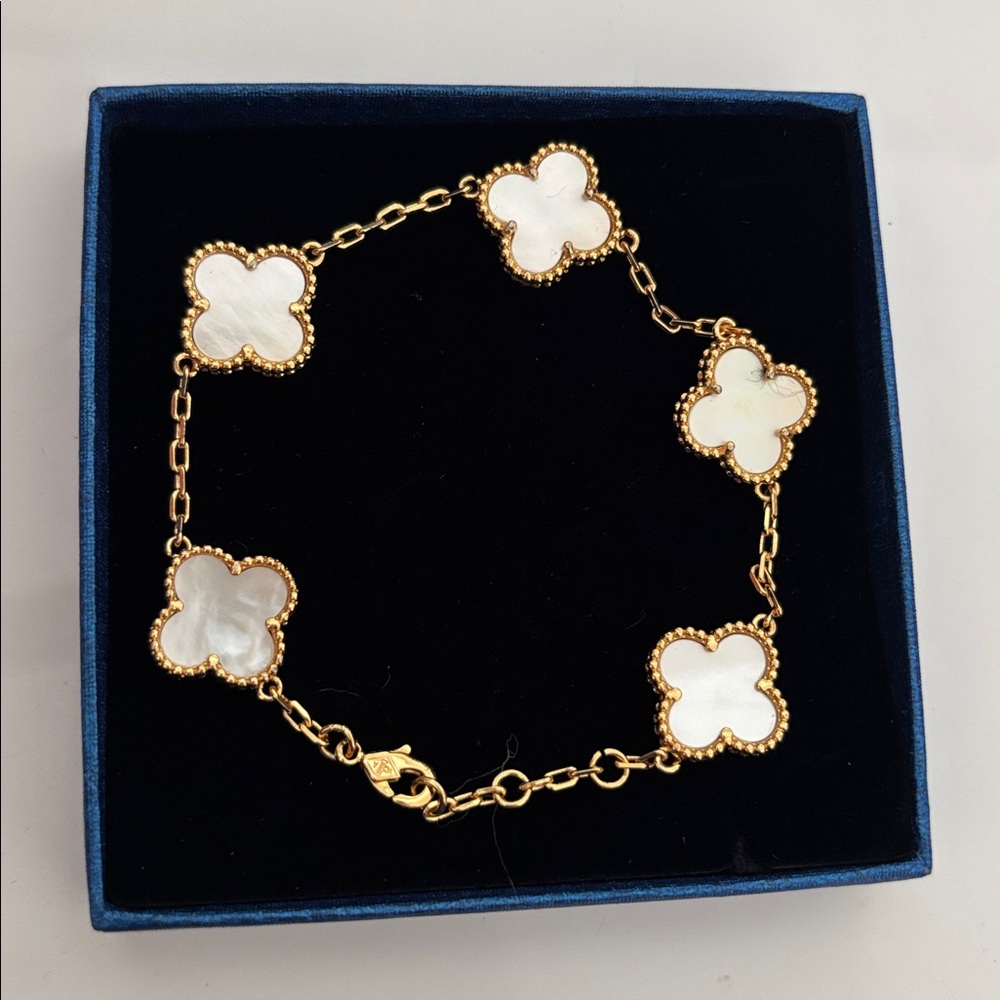 Elegant Gold and White Clover Bracelet